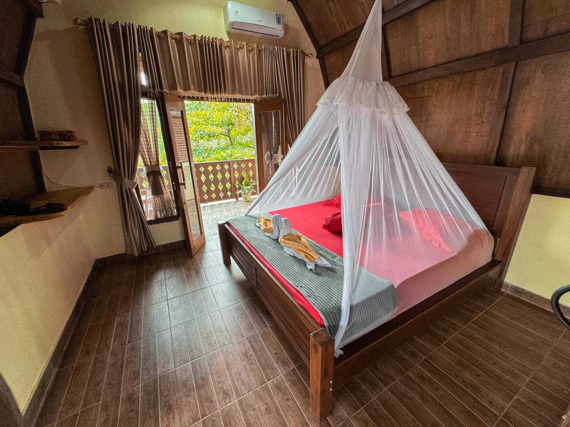Sumatra Orangutan Treks & Eco Jungle Trekking Activity *