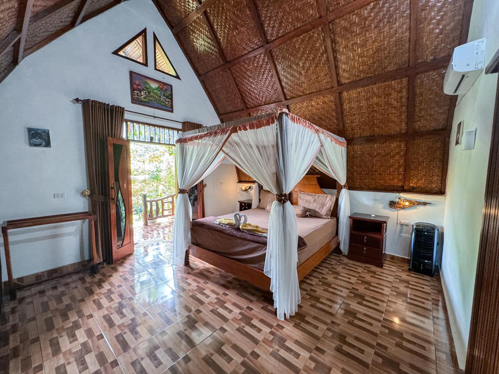 Villa Sumatra Orangutan Treks & Eco Jungle Trekking Activity