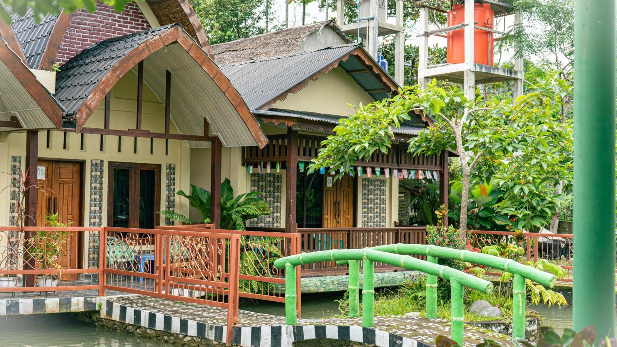 Villa Sumatra Orangutan Treks & Eco Jungle Trekking Activity